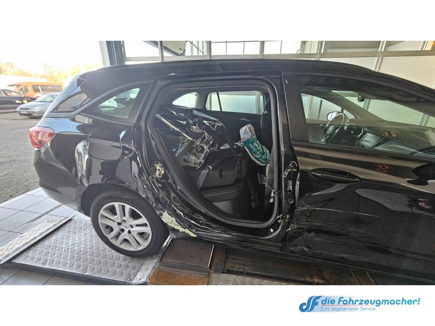 Fahrzeugabbildung Opel Astra K Sports Tourer  1.4 Turbo *UNFALLSCHADEN