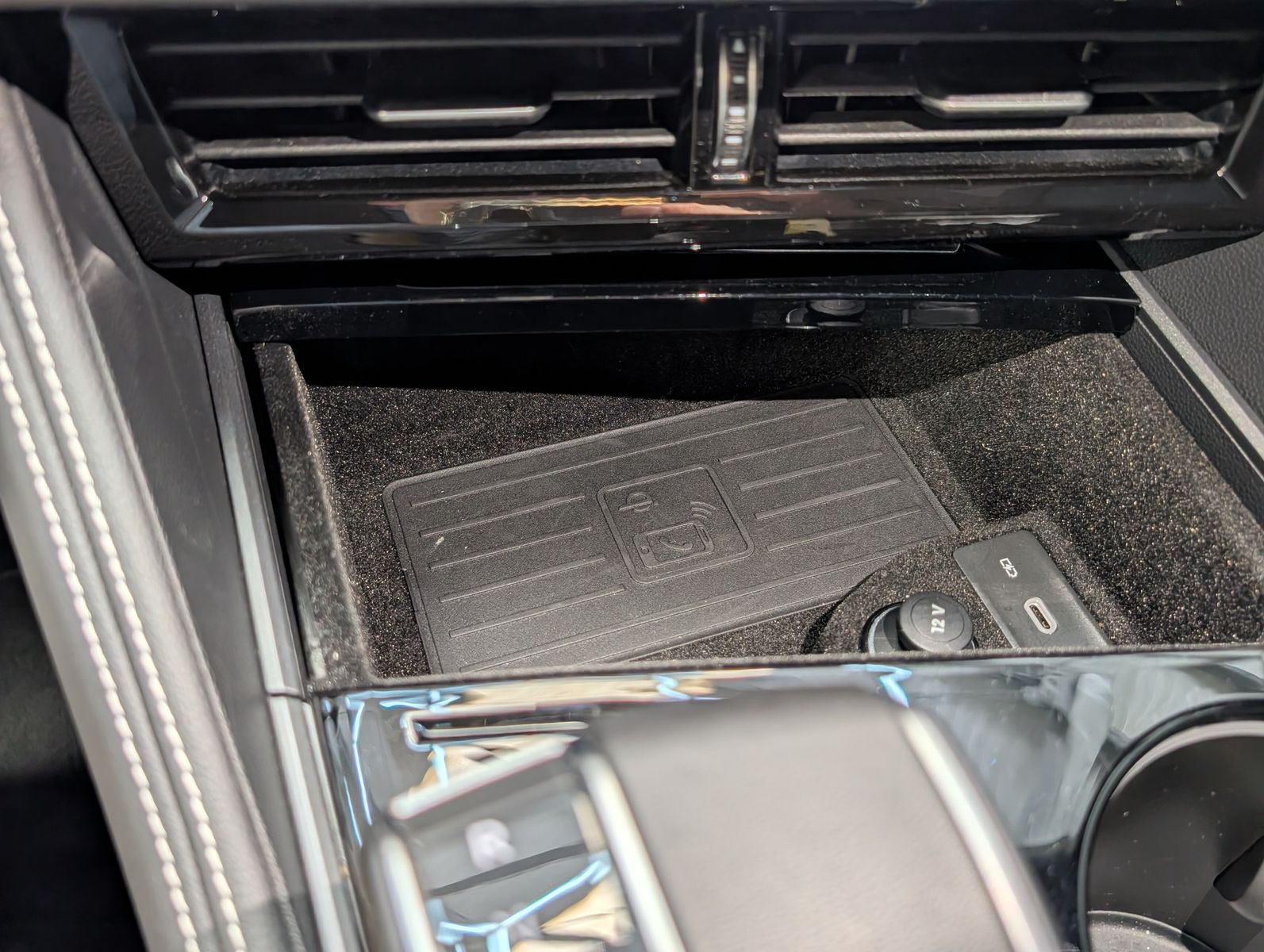 Fahrzeugabbildung Volkswagen Touareg 3.0TDI 4M R-Line VOLL Black 22" UPE 114T