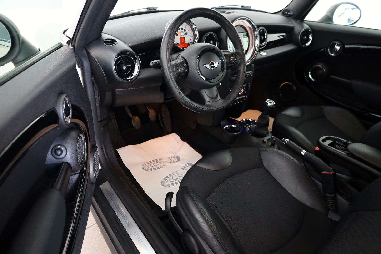 Fahrzeugabbildung MINI Clubman Cooper D T.Leder,Navi,Xenon,PanDach,SH