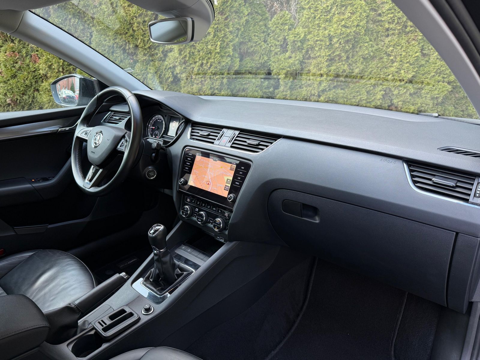 Fahrzeugabbildung SKODA Octavia 1.6 TDI Premium Edition LED+KAM+TEMP+SHZ