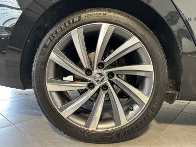 Fahrzeugabbildung SKODA Octavia Combi 2.0 TDI DSG Ambition NAV+LED+AHK