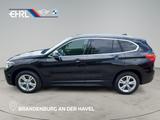 BMW X1 xDrive20i Advantage AHK+RFK+LENKRADHZ+LORDOSE - BMW X1 mit Benzin-Antrieb: Schwarz, Ambiente-Beleuchtung