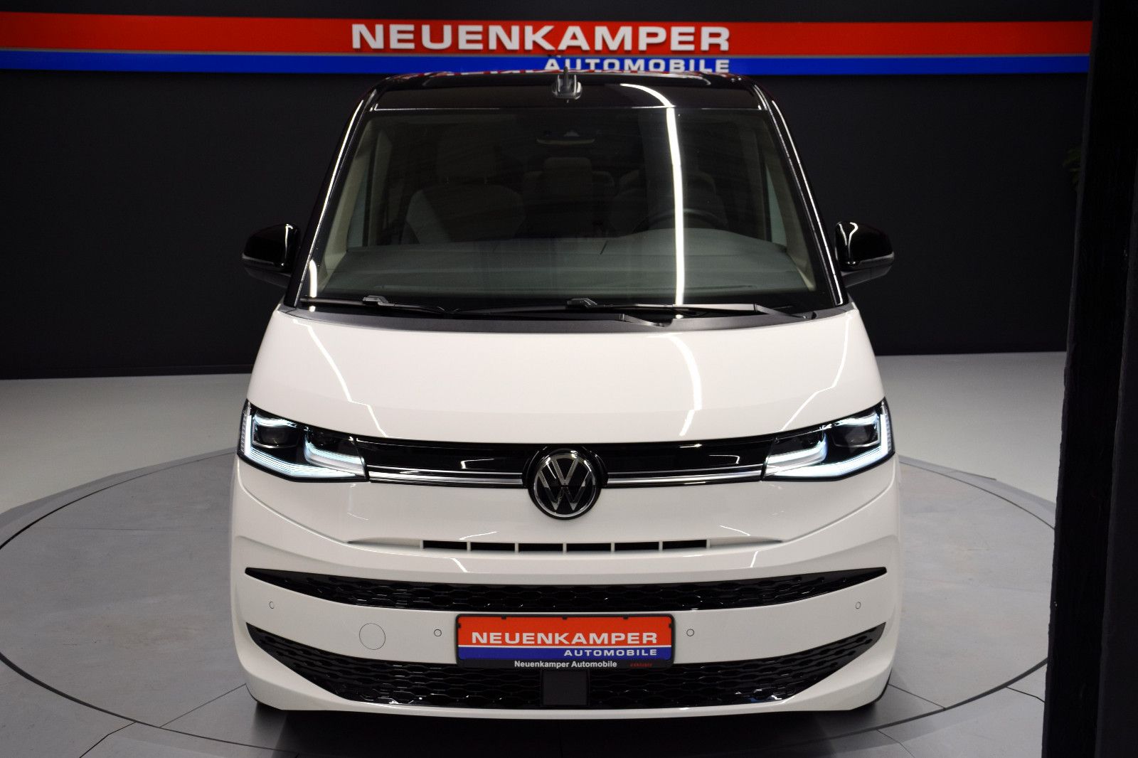 Fahrzeugabbildung Volkswagen T7 Multivan 7Sz Edition Pano EasyOpen Matrix ACC