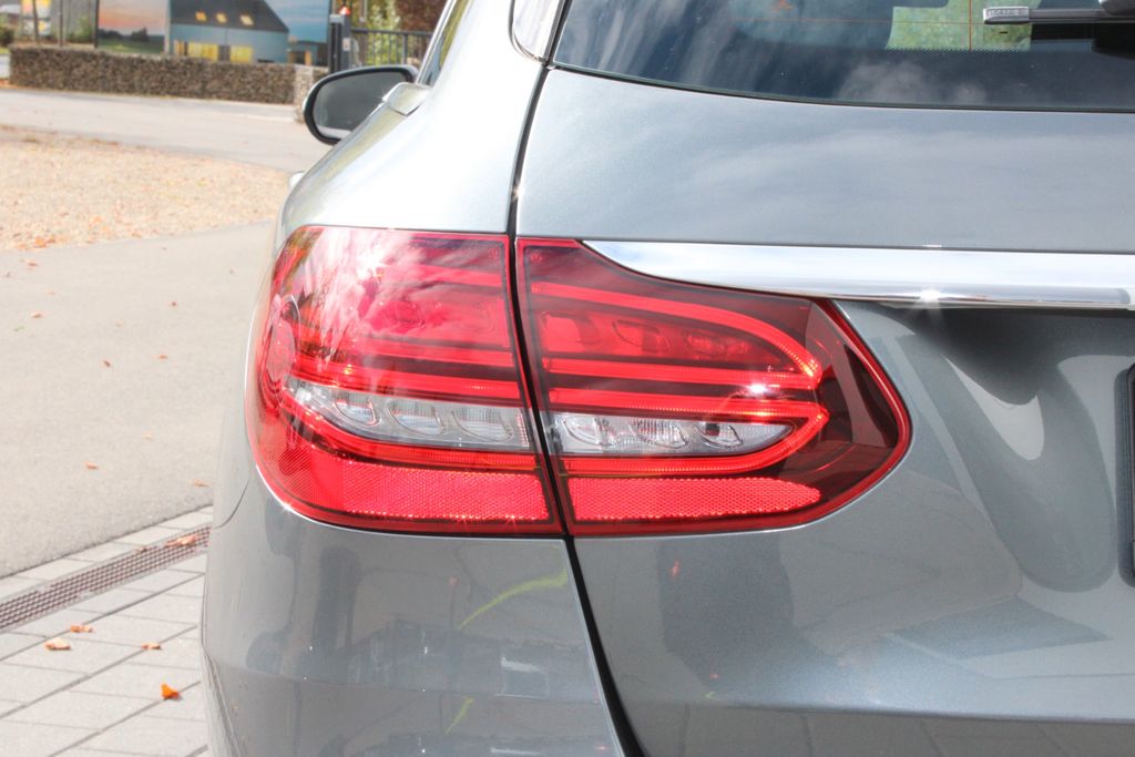 MERCEDES-BENZ C 220 d T LED AUT SHZ KAM NAVI PDC