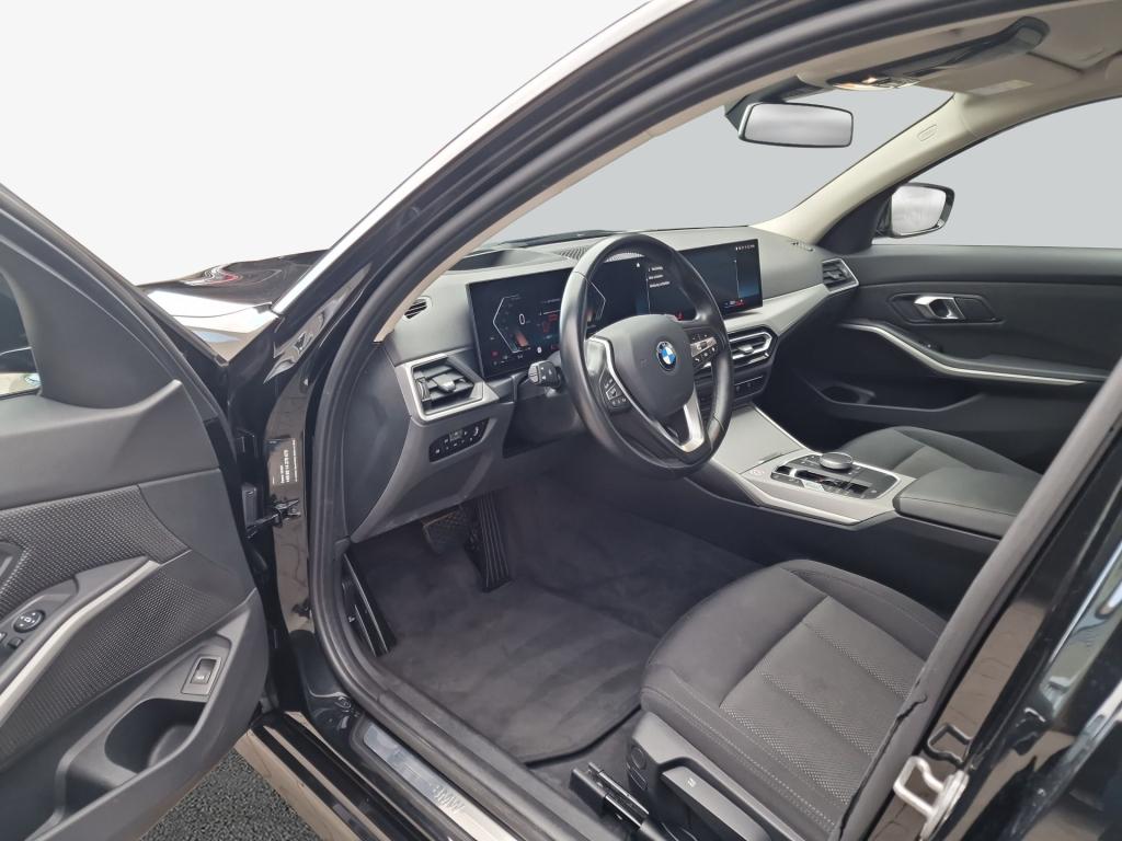 BMW 3 Series i *CarPlay*, миниатюра 11