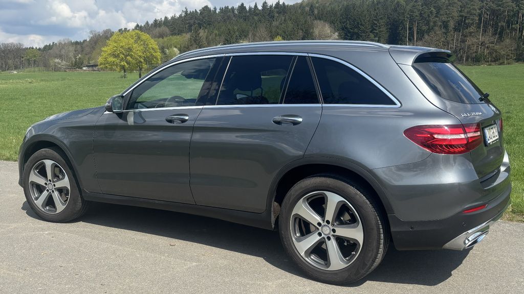 Image of Mercedes-Benz GLC 250