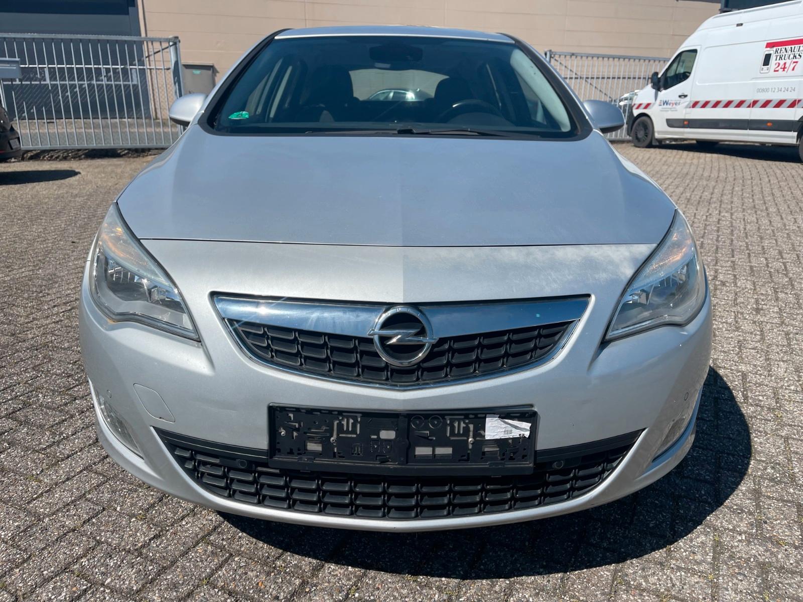 Opel Astra J Lim. 5-trg. Cosmo