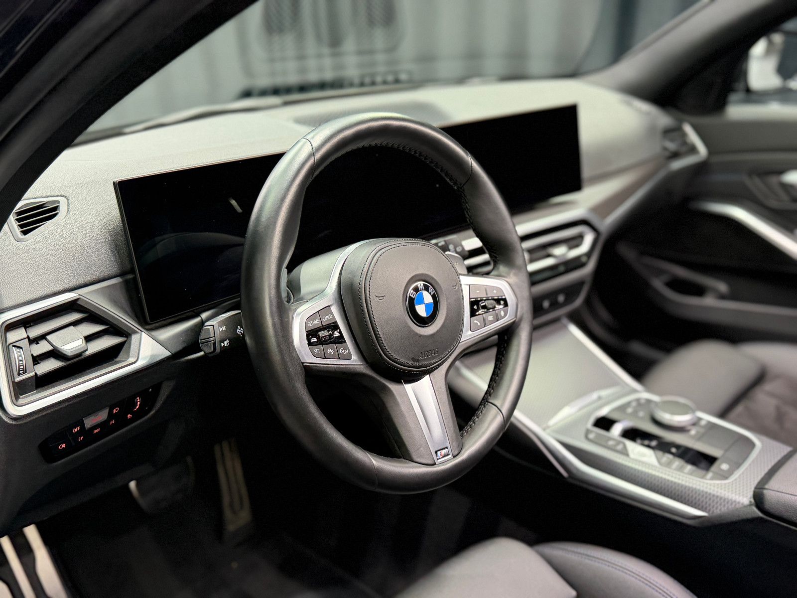 Fahrzeugabbildung BMW 320i Touring M Sport|HIFI|RF-CAM|ACC