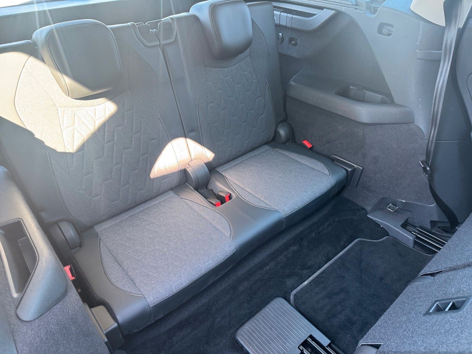 Fahrzeugabbildung Volkswagen Tayron Life 1.5 TSI