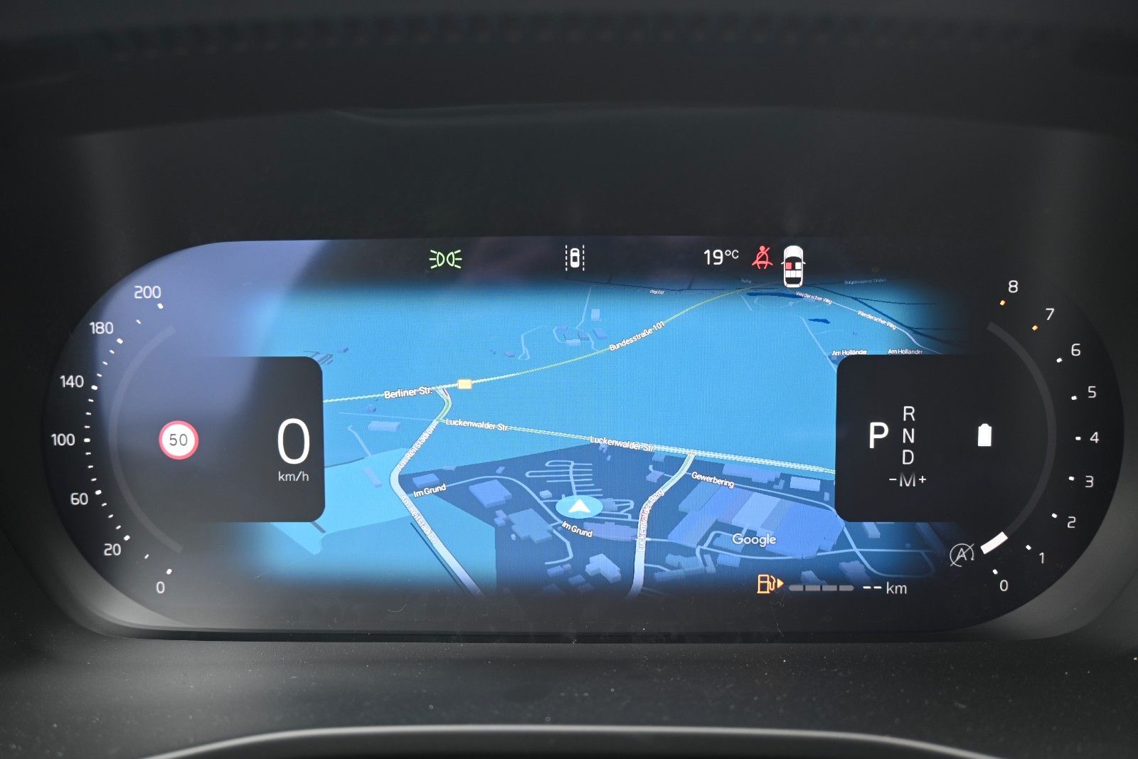 Fahrzeugabbildung Volvo XC40 B4 DKG Plus Black*STDHZG*Pixel*360°*20"