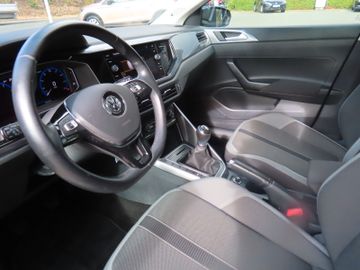 Fotografie 16 des VW Polo VI Highline 1.0 85kw R-Line Paket Pano