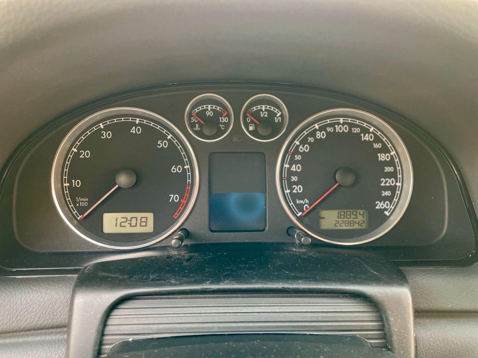 Volkswagen Passat 2004 — photo 8