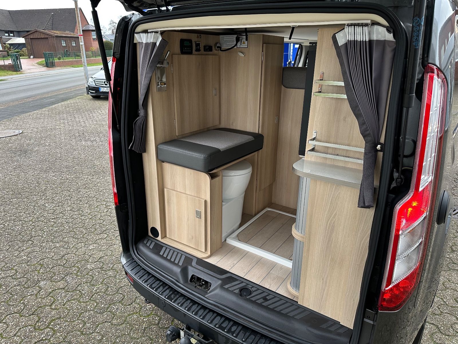 Fahrzeugabbildung Dreamer CapLand 2.0 TDCi Autom AHK/Xenon/Vorzelt/Navi/WC