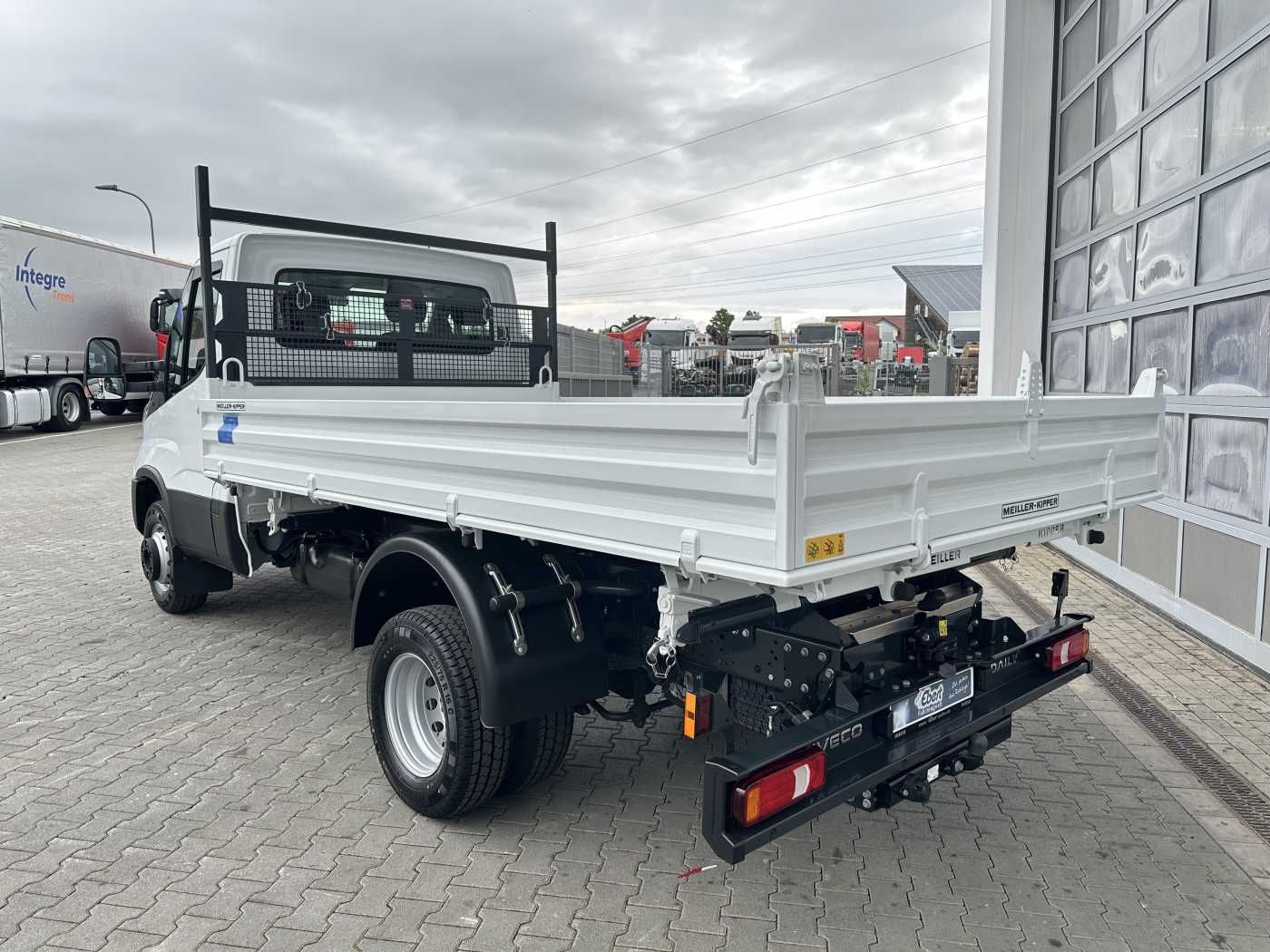 Fahrzeugabbildung Iveco 70C18H 3-S.-Kipper Meiller *R3.450mm*2xAHK*