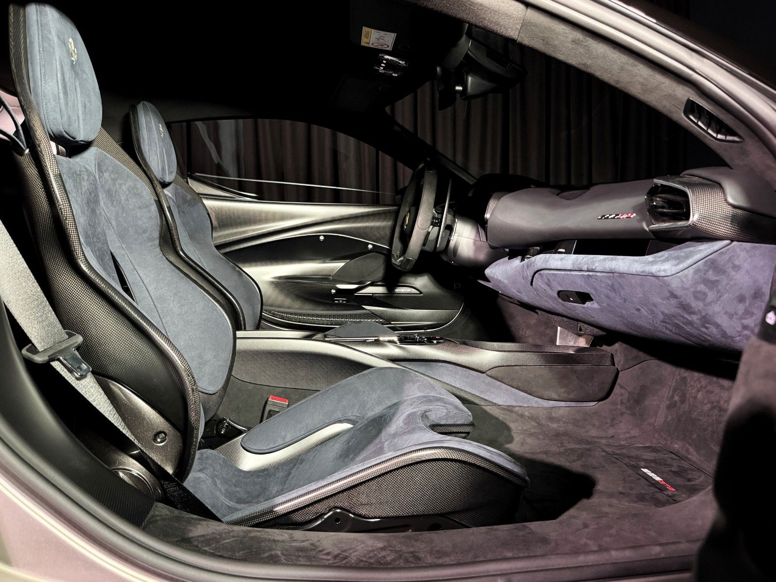 Fahrzeugabbildung Ferrari 296 GTB + Assetto Fiorano + Atelier + Allum. Opa