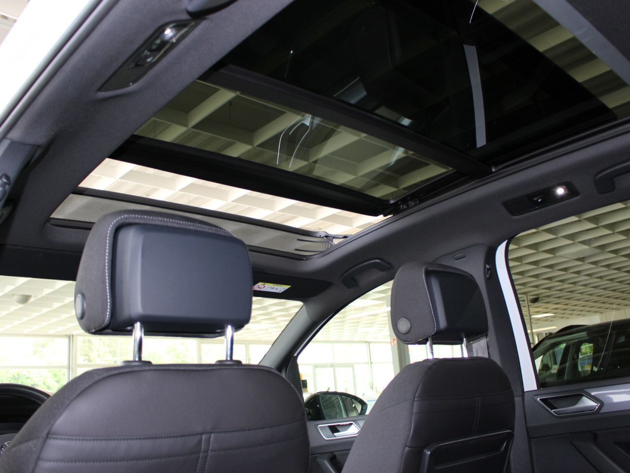 Fahrzeugabbildung Volkswagen Touran 1.5 TSI OPF Highline R-Line/Pano7.S./AHK
