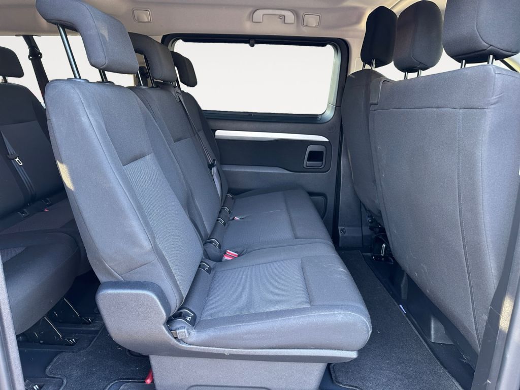 Fahrzeugabbildung Toyota Proace 2,0-l-D-4D L2 (8-Si.) Autm. Verso Shuttle
