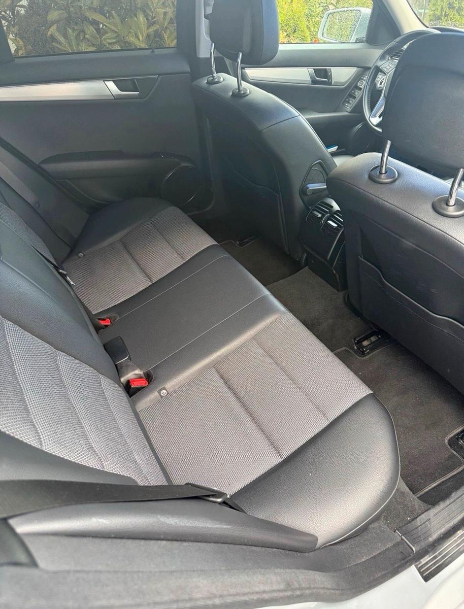 Mercedes-Benz 220 2011 — photo 11