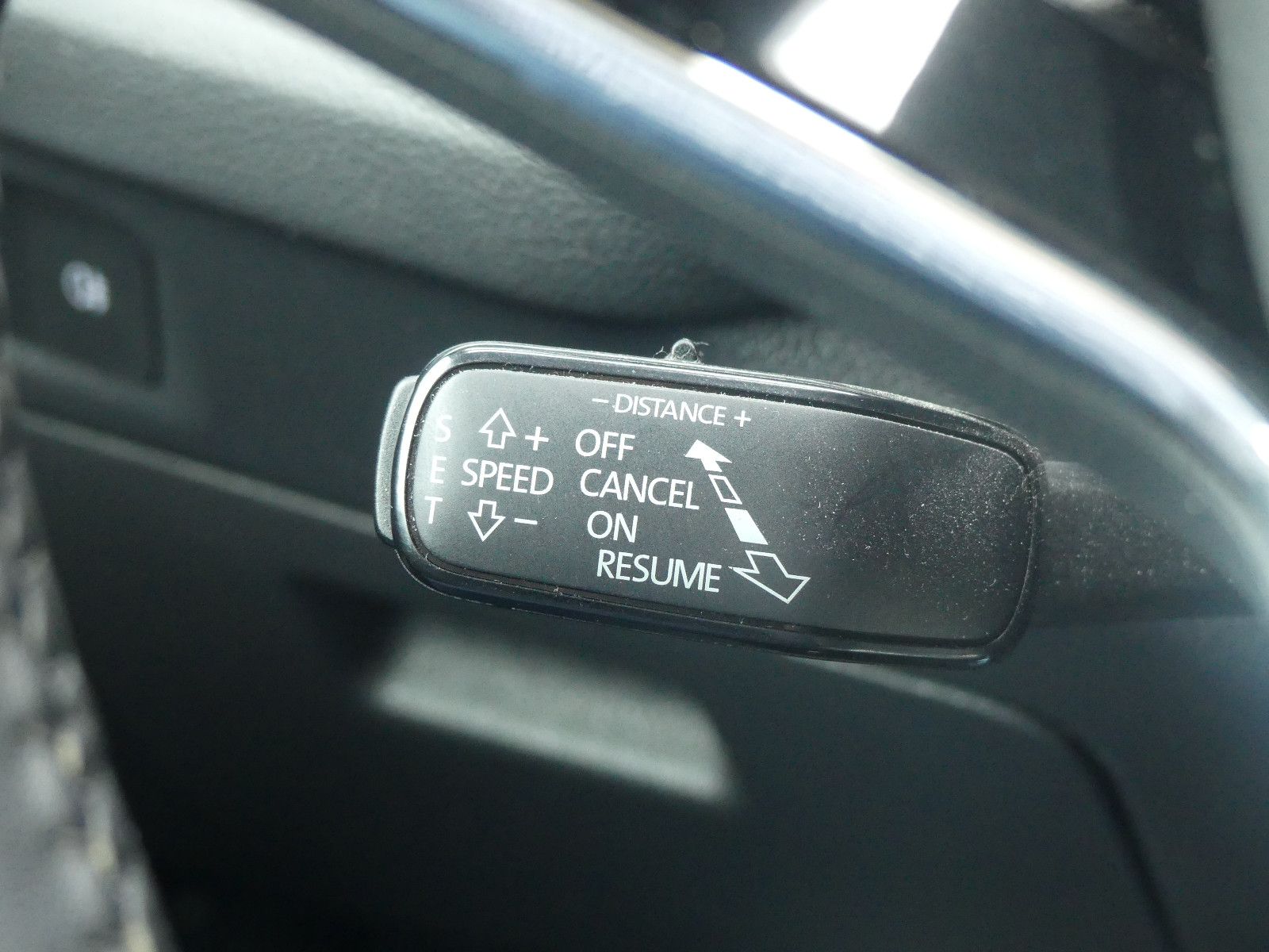 Fahrzeugabbildung SKODA Octavia Combi First Edition 1,5 TSI *Navi*