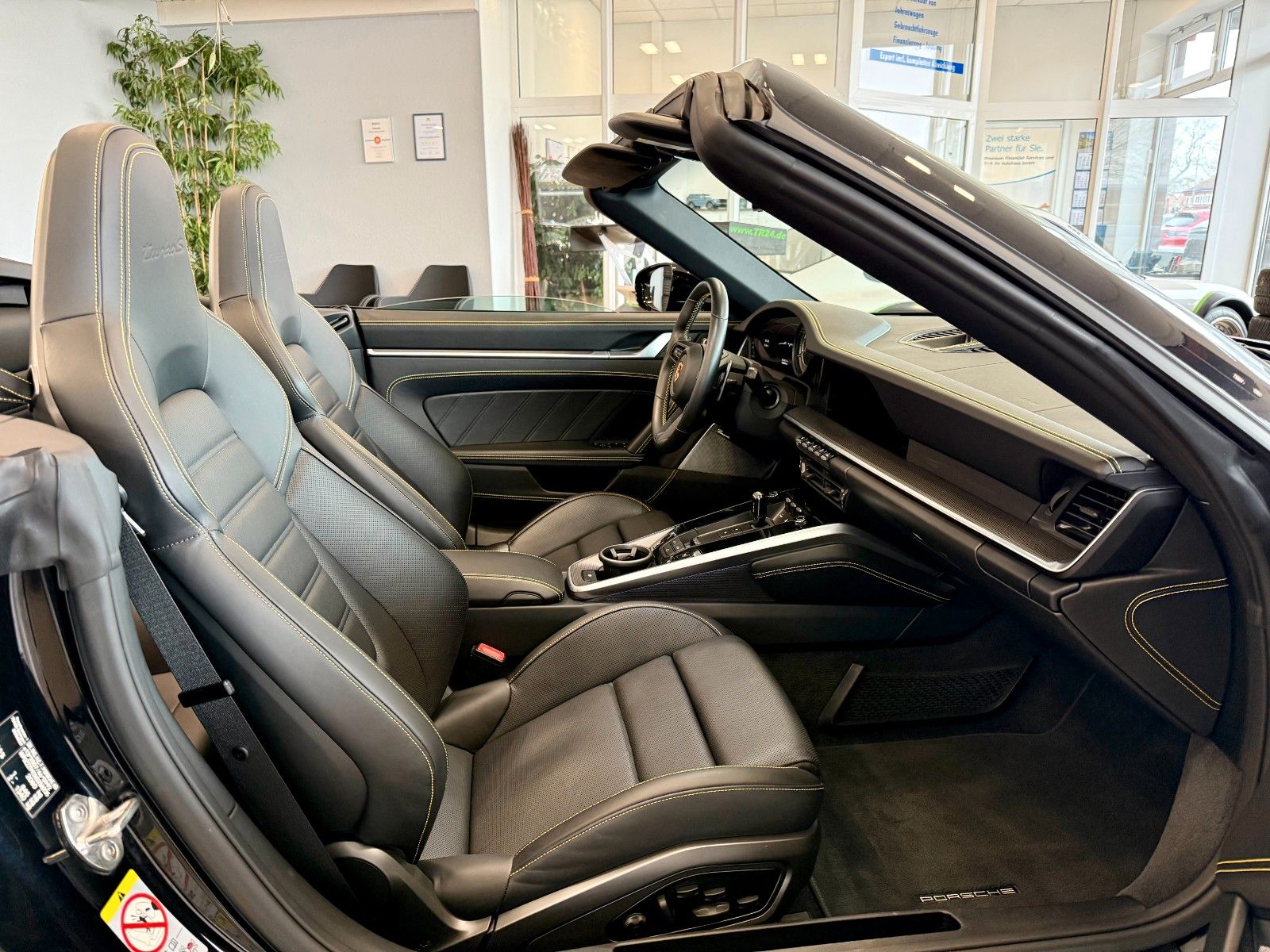Fahrzeugabbildung Porsche 911 992 Turbo S Cabrio LIFT/Burmester/Keyless