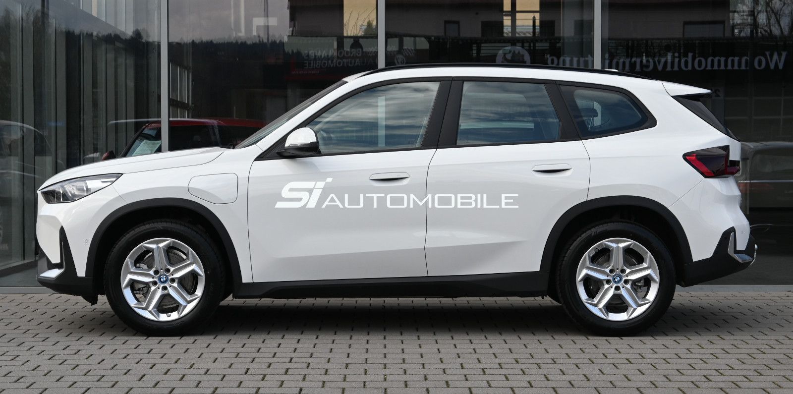 Fahrzeugabbildung BMW X1 xDrive25e Aut. °AHK°HEAD-UP°360°-KAM°MEMORY°