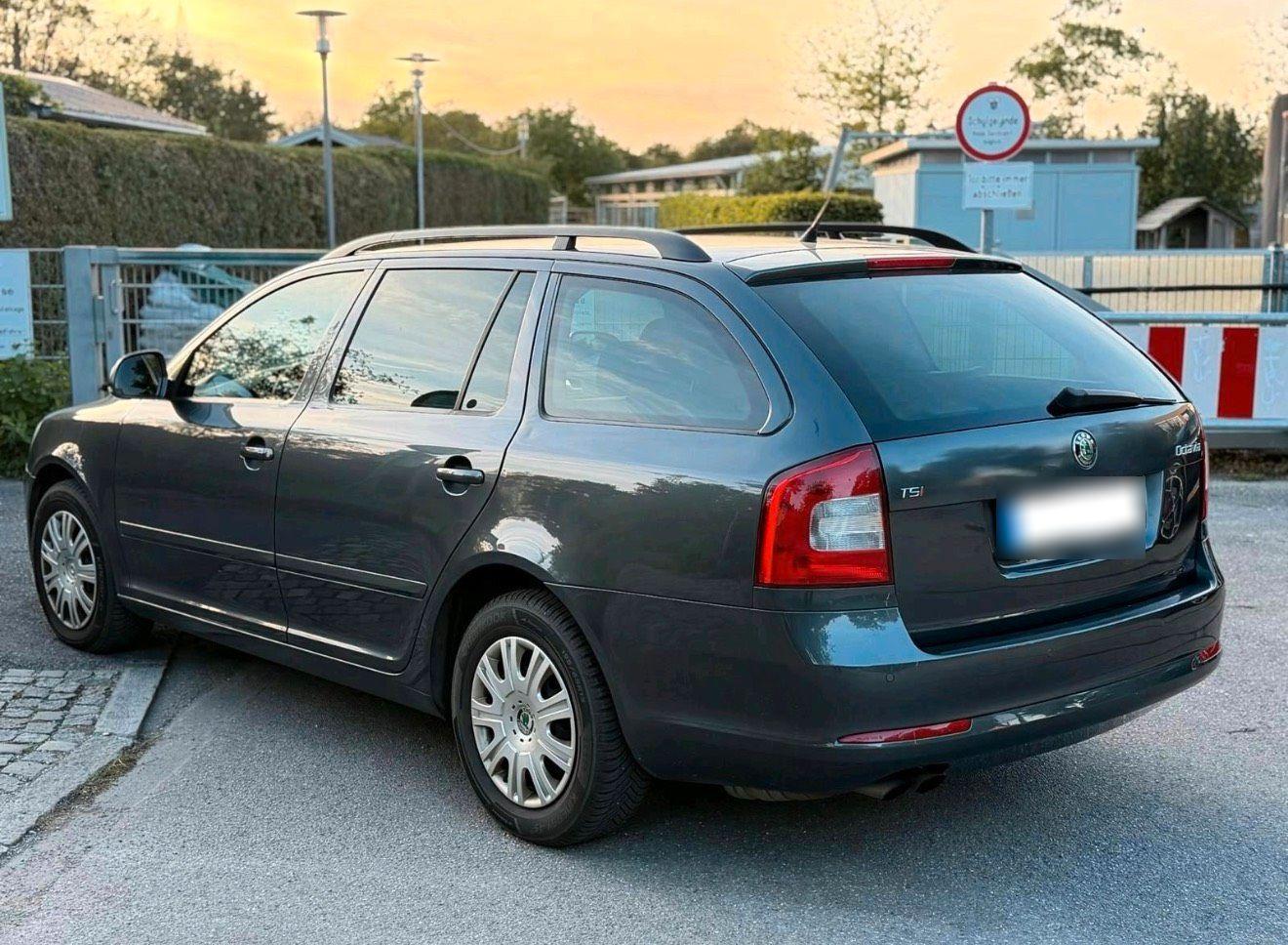 Skoda Octavia 2012 — engine 160 HP (118kW)