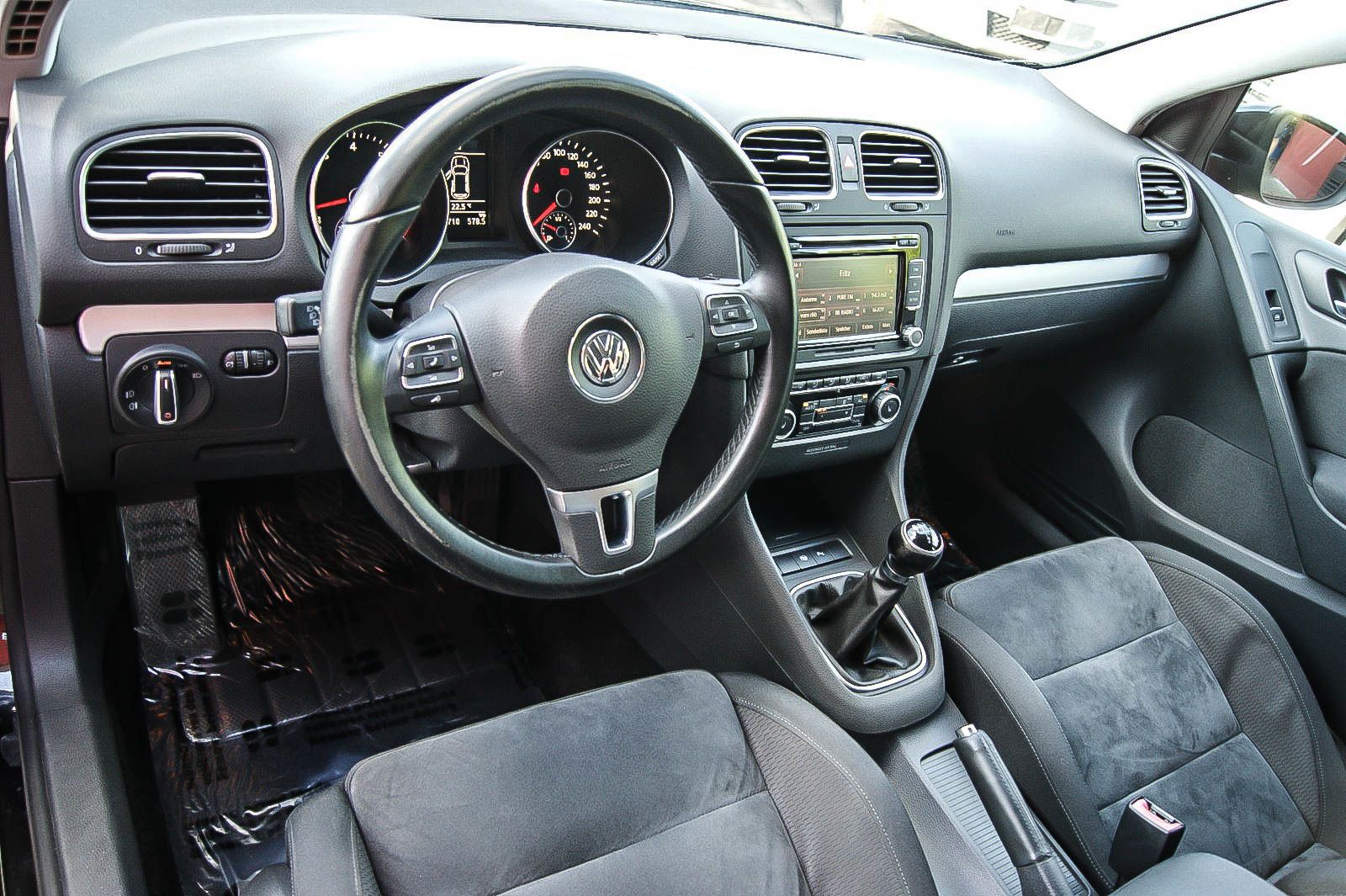 Fahrzeugabbildung Volkswagen Golf VI 14TSI Highline STANDHEIZUNG PARKLENKASS.