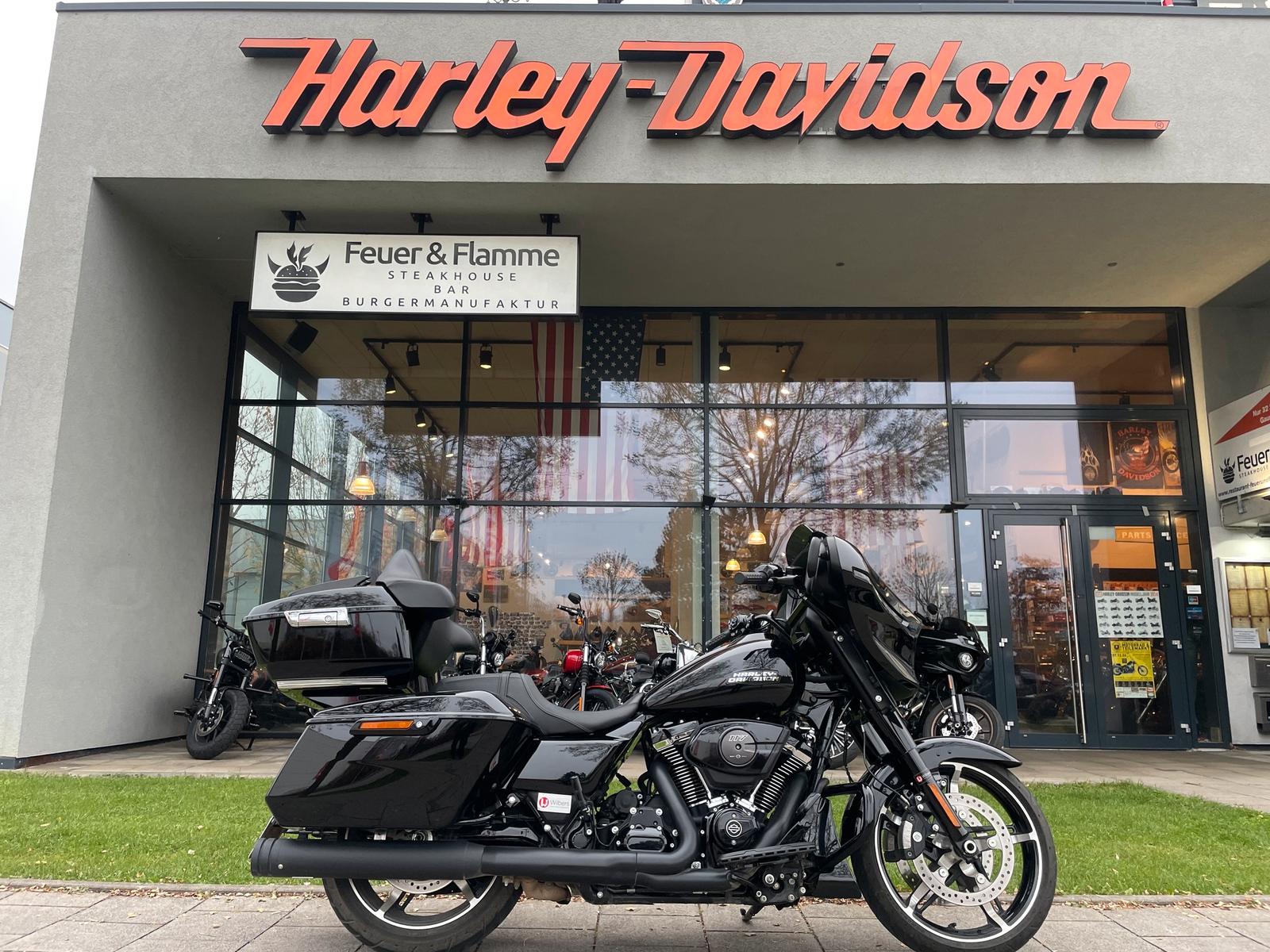 Harley-Davidson FLHX Street Glide + KessTech + Tour Pak