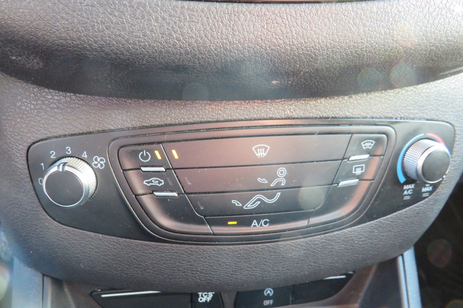 Fahrzeugabbildung Ford Transit Courier KASTEN KLIMA FLÜGEL 1.HD