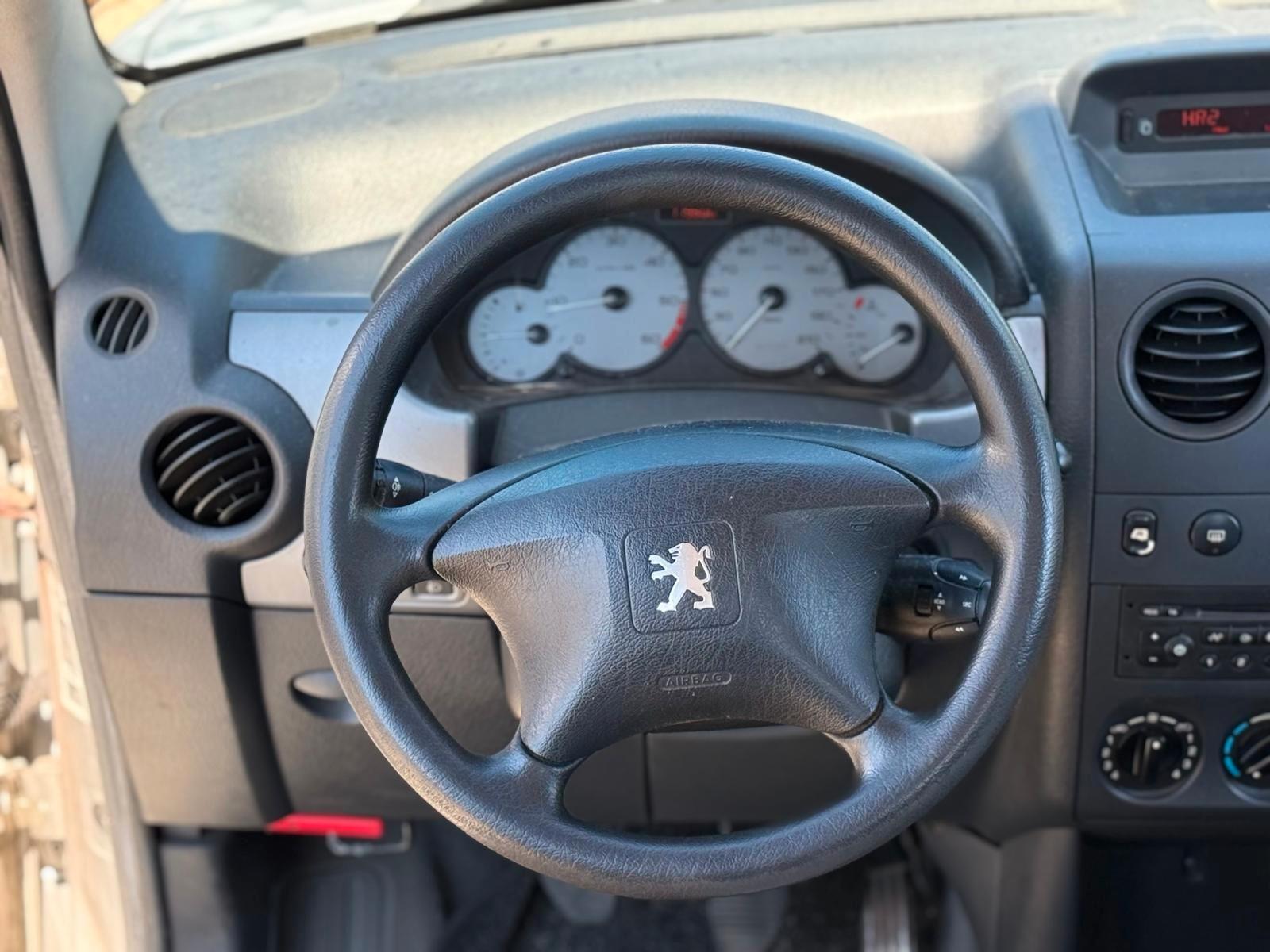Peugeot Partner Behindertengerecht-Rampe