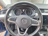 Volkswagen Passat Variant 2.0 TDI R-Line Lapizblau metallic - mit Diesel-Antrieb: Blau, Metallic