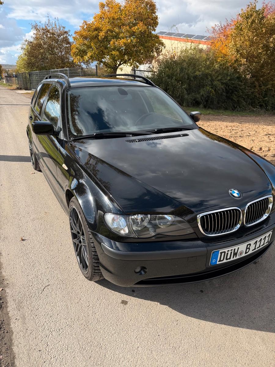 BMW 320 2005 — rear view