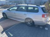 Volkswagen Passat 1.6 TDI Comfortline BMotion Tech Vari... - Volkswagen Passat: V6 TDI