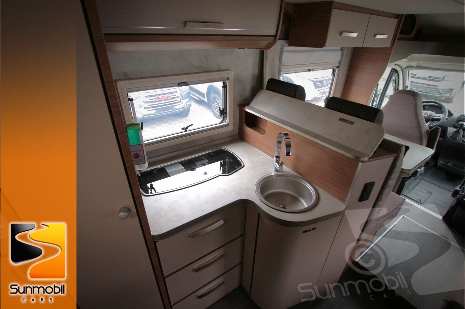 Fahrzeugabbildung Knaus Live Wave 650 MF Automatik 180 PS LP.97.994,00€