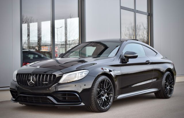 Mercedes-Benz C 63 AMG COUPE BURMESTER PANO AMBIENTE DISTRONIC