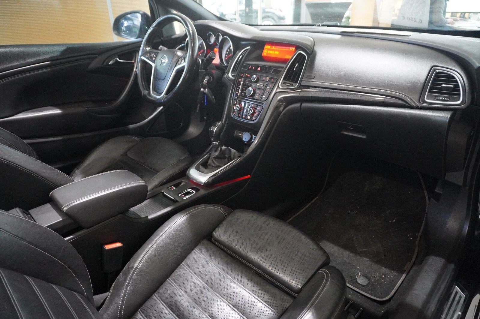 Fahrzeugabbildung Opel Cascada 2.0D INNOVATION BI-XENON/SHZ/SPORT/LEDER