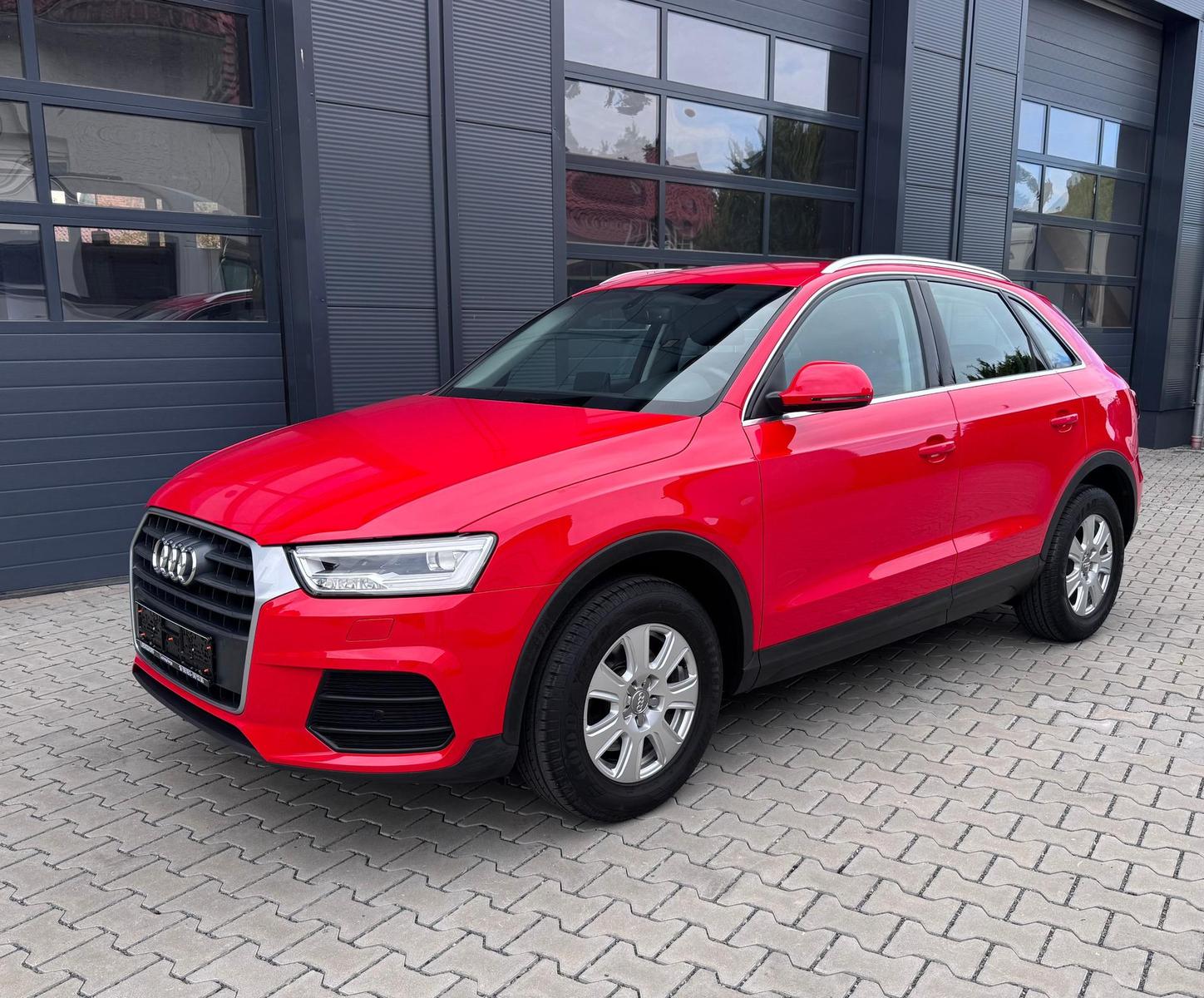 Audi Q3 1.4 TFSI Basis Ultra*PDC*LED*SHZ*AHK 110 k...