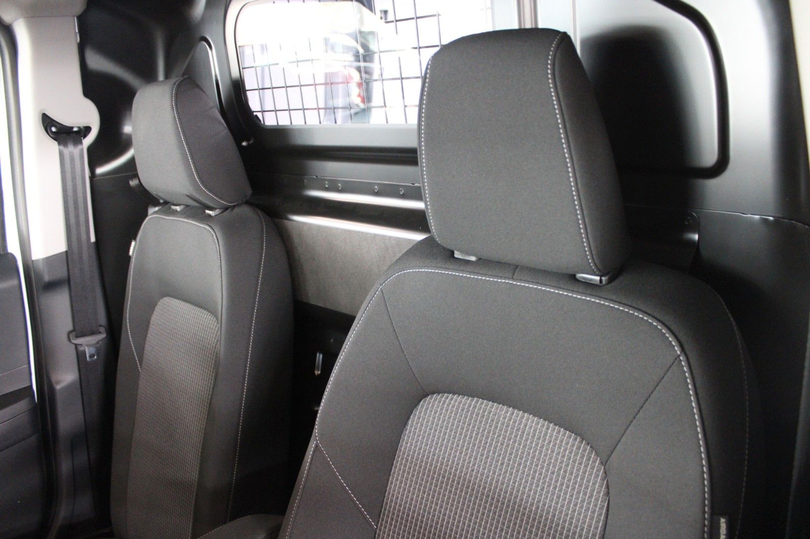 Fahrzeugabbildung Ford Transit Courier BEV TREND Klima Winter Fahrerass