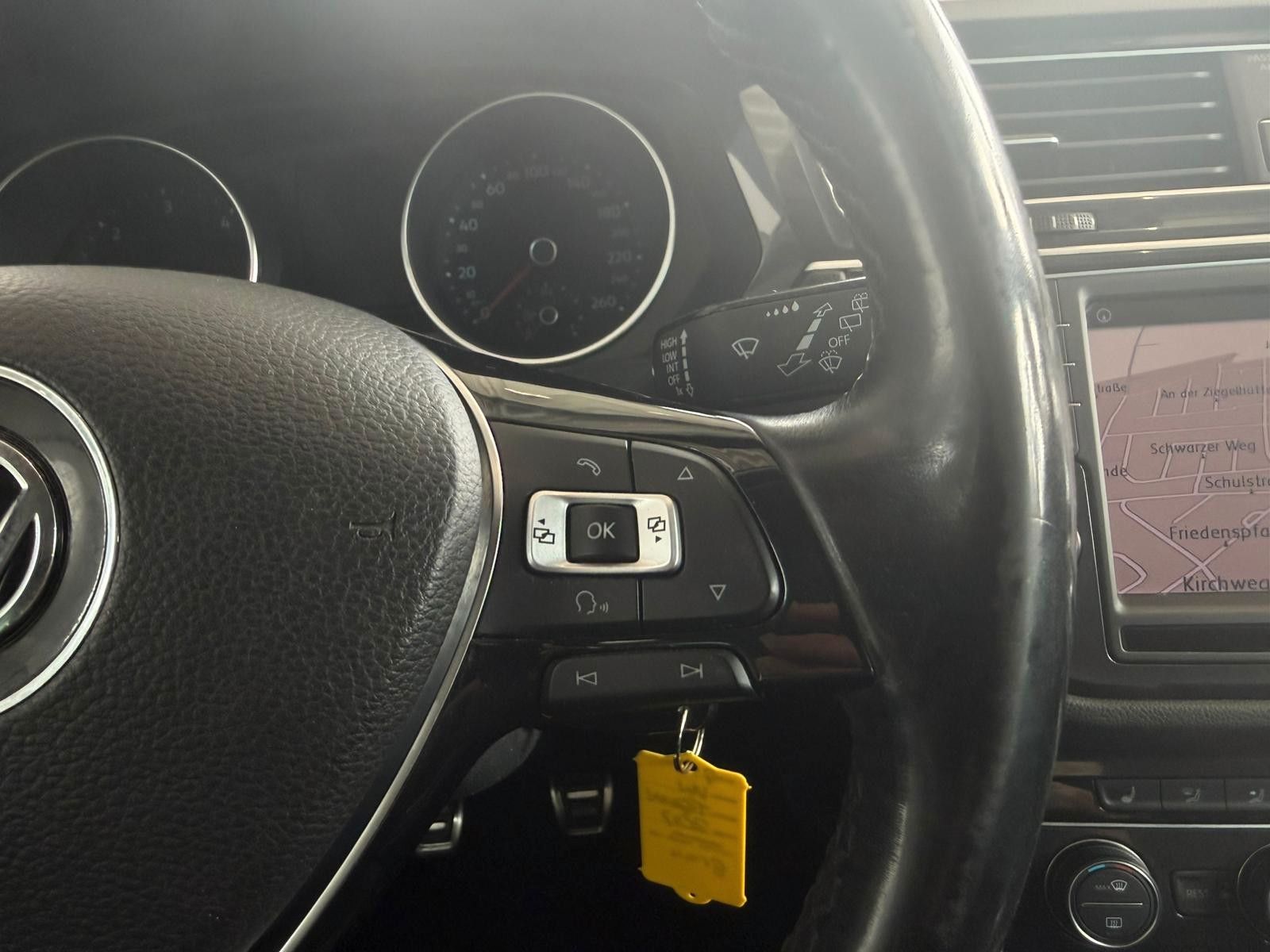 Fahrzeugabbildung Volkswagen Tiguan 2.0TDI Sound SITZHZG ACC NAVI AHK 8xALU