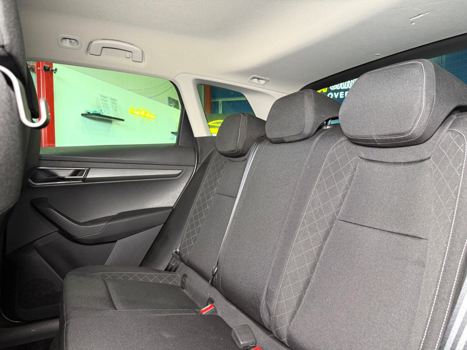 Skoda Karoq Ambition*KAMERA*AHK*ALLWETTER*CARPLAY*LED