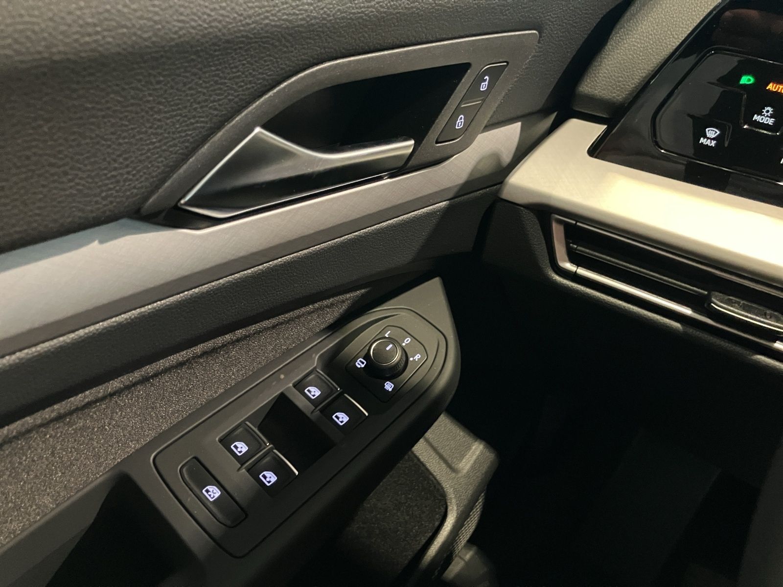Fahrzeugabbildung Volkswagen Golf 1.5 TSI 85 kW Goal LED, DAB +, AUTO LIGHT A