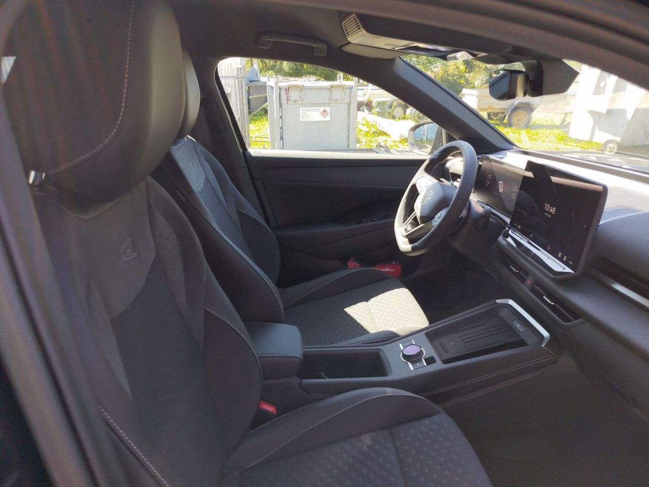 Fahrzeugabbildung Volkswagen T-ROC R-Line NF 1.5 B 110eTSID7F