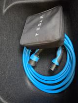 Tesla Model Y Standard Hinterradantrieb Standard - Tesla Model Y: Blau