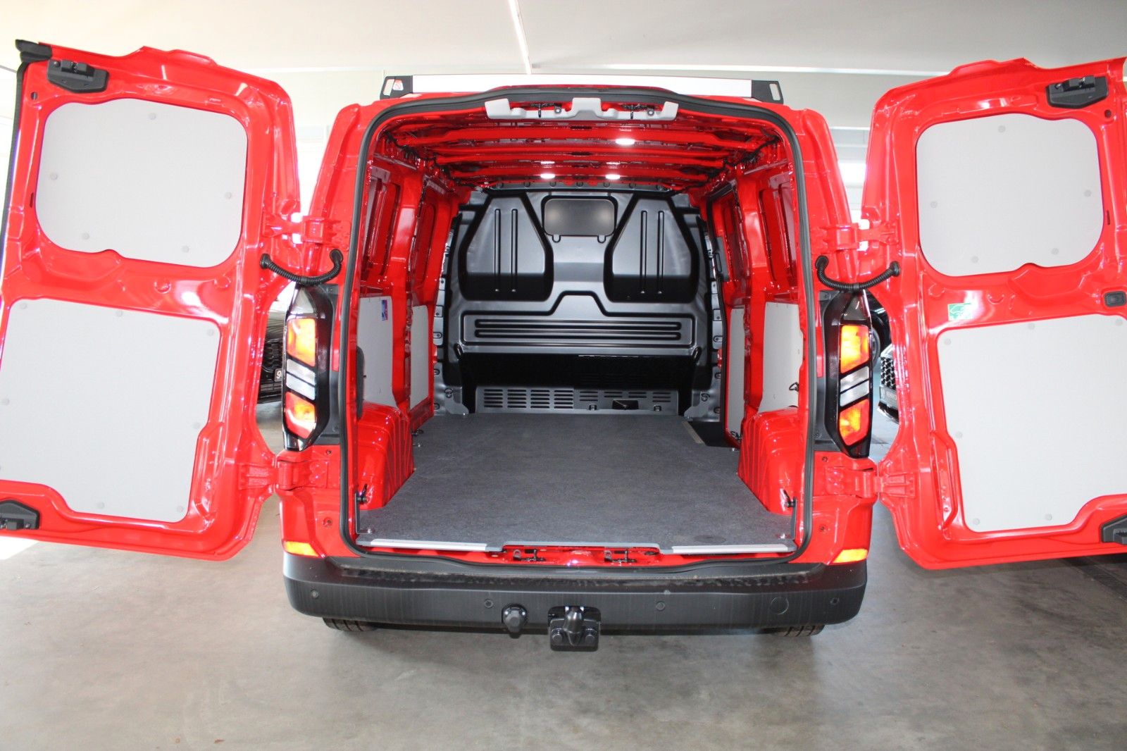 Fahrzeugabbildung Ford Transit Custom TREND L2 Kasten AHK Dachträger