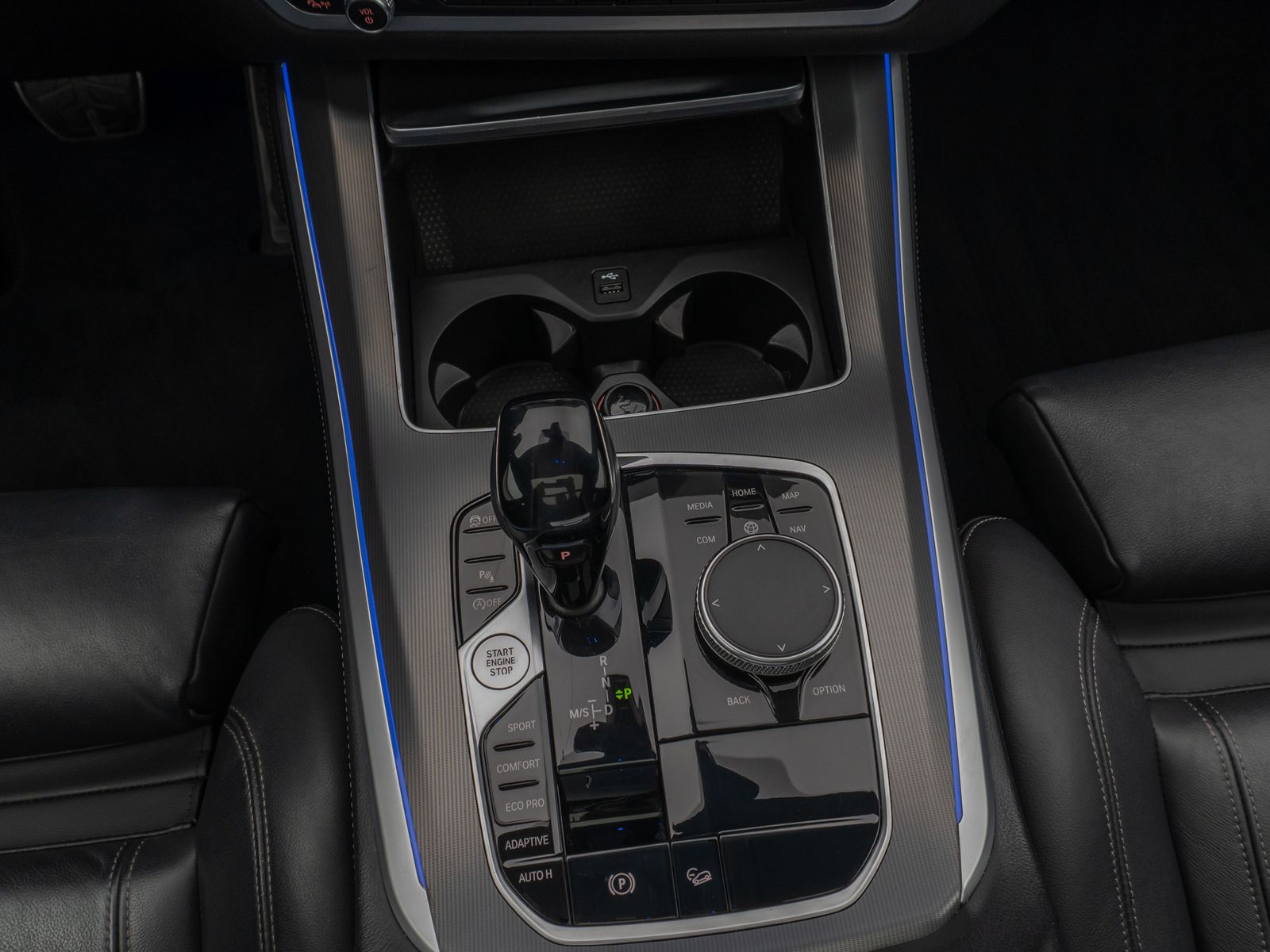 Fahrzeugabbildung BMW X5 xD25d M Sport Panorama Kamera HUD DAB H/K AHK