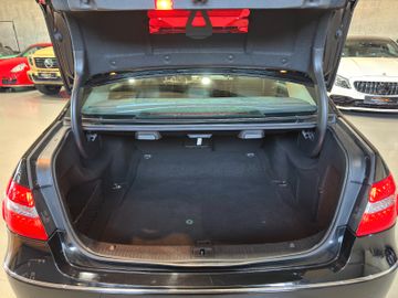 Mercedes E 200 - 5