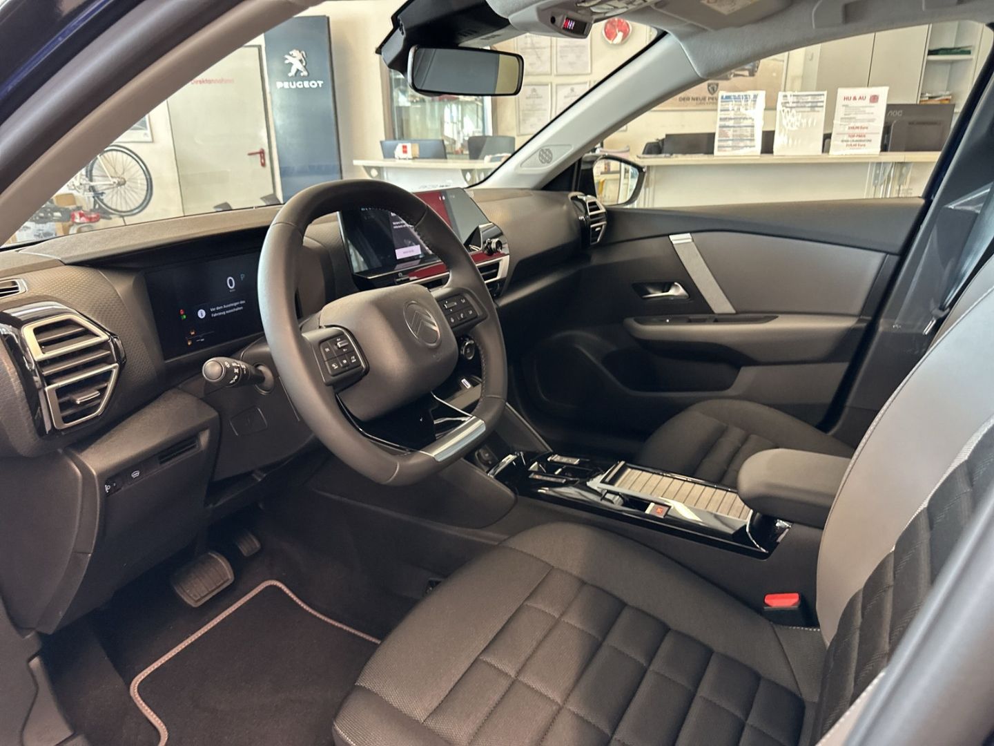 Fahrzeugabbildung Citroën C4 Hybrid 145 Collection Navi CarPlay SHZ Temp.