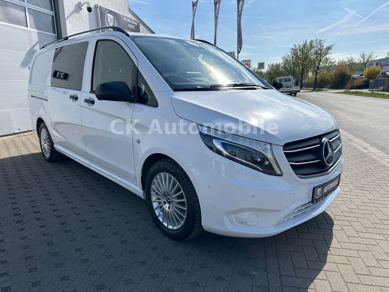 Fahrzeugabbildung Mercedes-Benz Vito Mixto 119 Lang Autom./5 Sitze/Navi/LED/AHK
