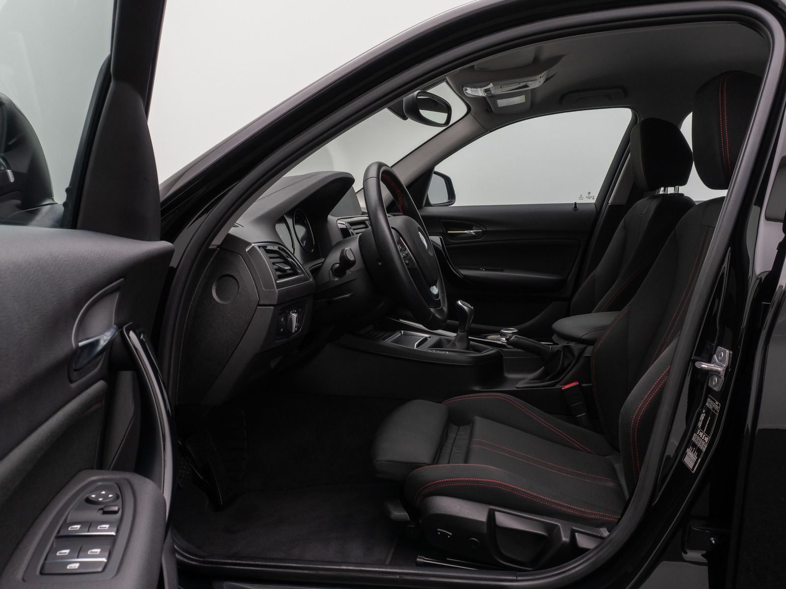 Fahrzeugabbildung BMW 118i Sport Line LED NaviBusiness Lordos Tempomat