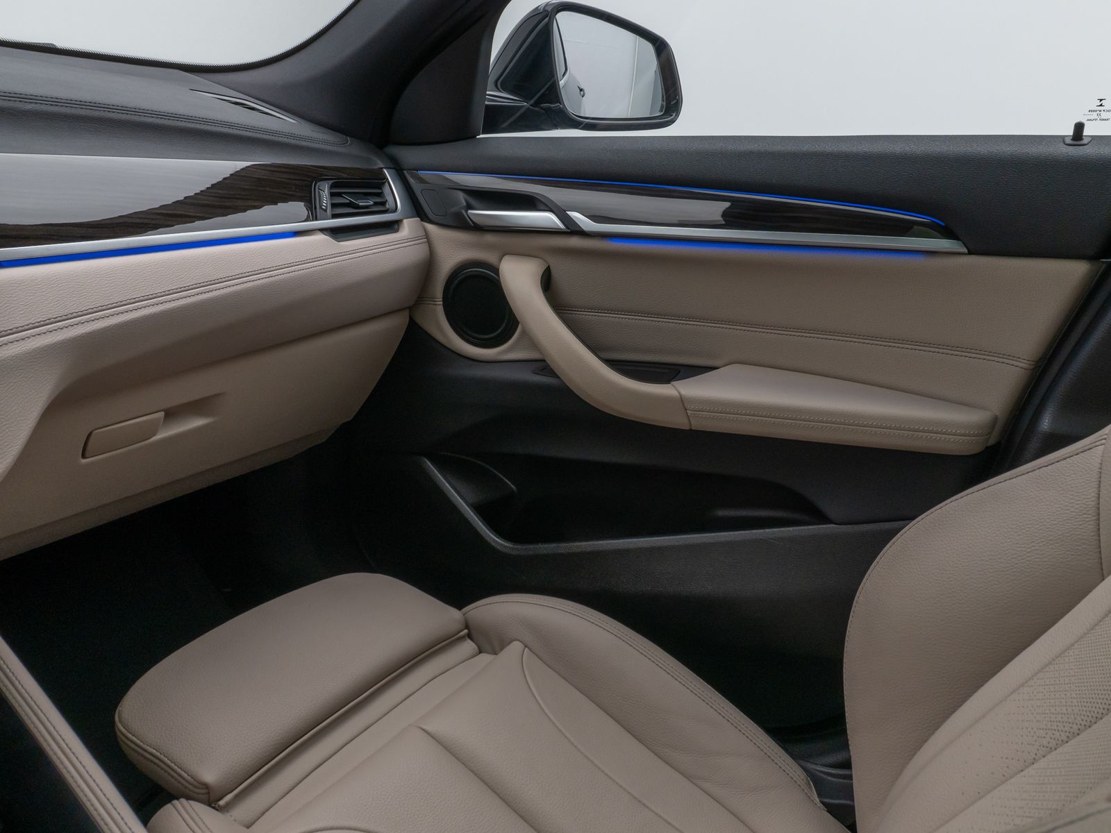 Fahrzeugabbildung BMW X2 xD20d M Sport Panorama Kamera HUD DAB Komfort